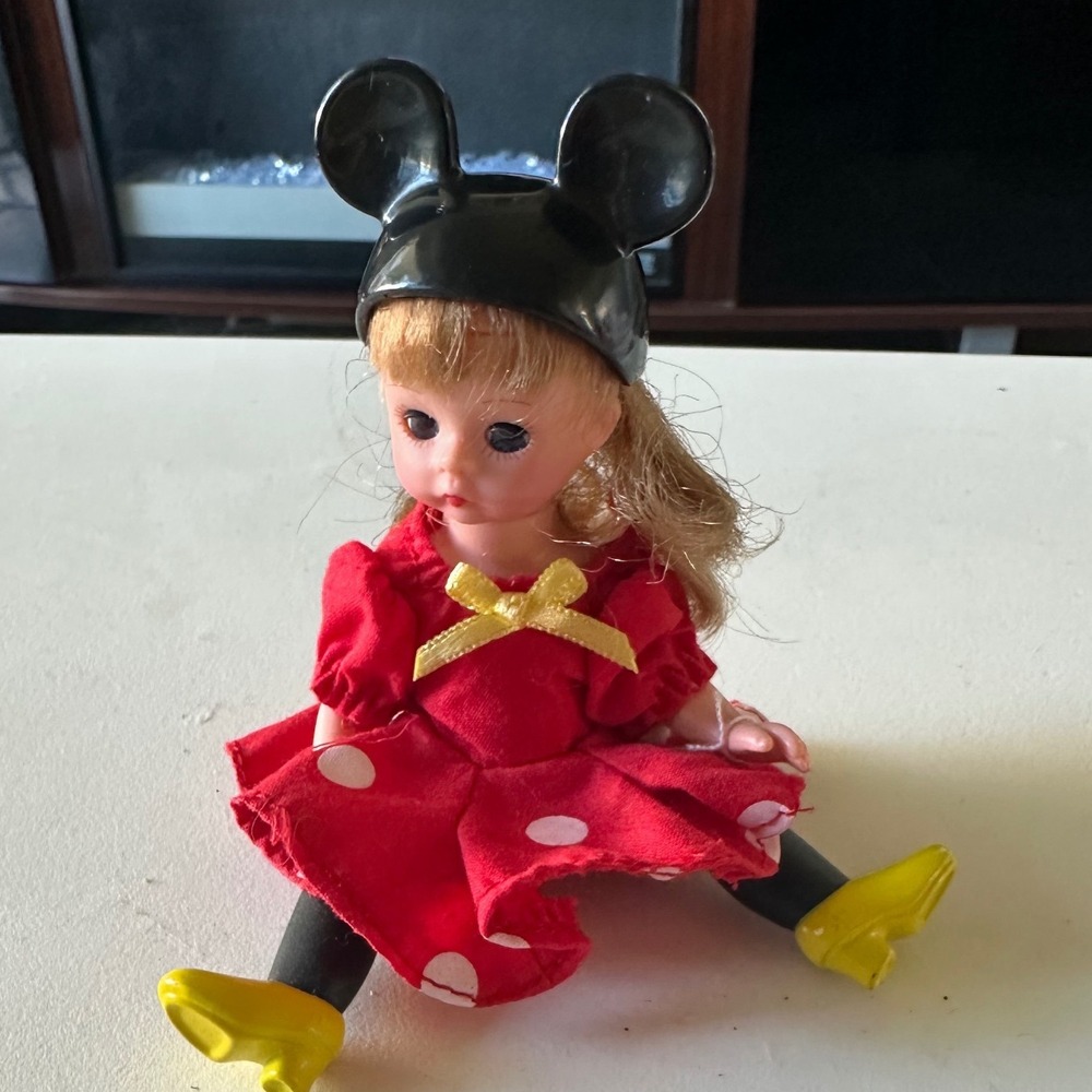 Vintage‎ Disney Minnie Mouse Small Doll Red Polka Dot Dress Yellow Shoes EUC
